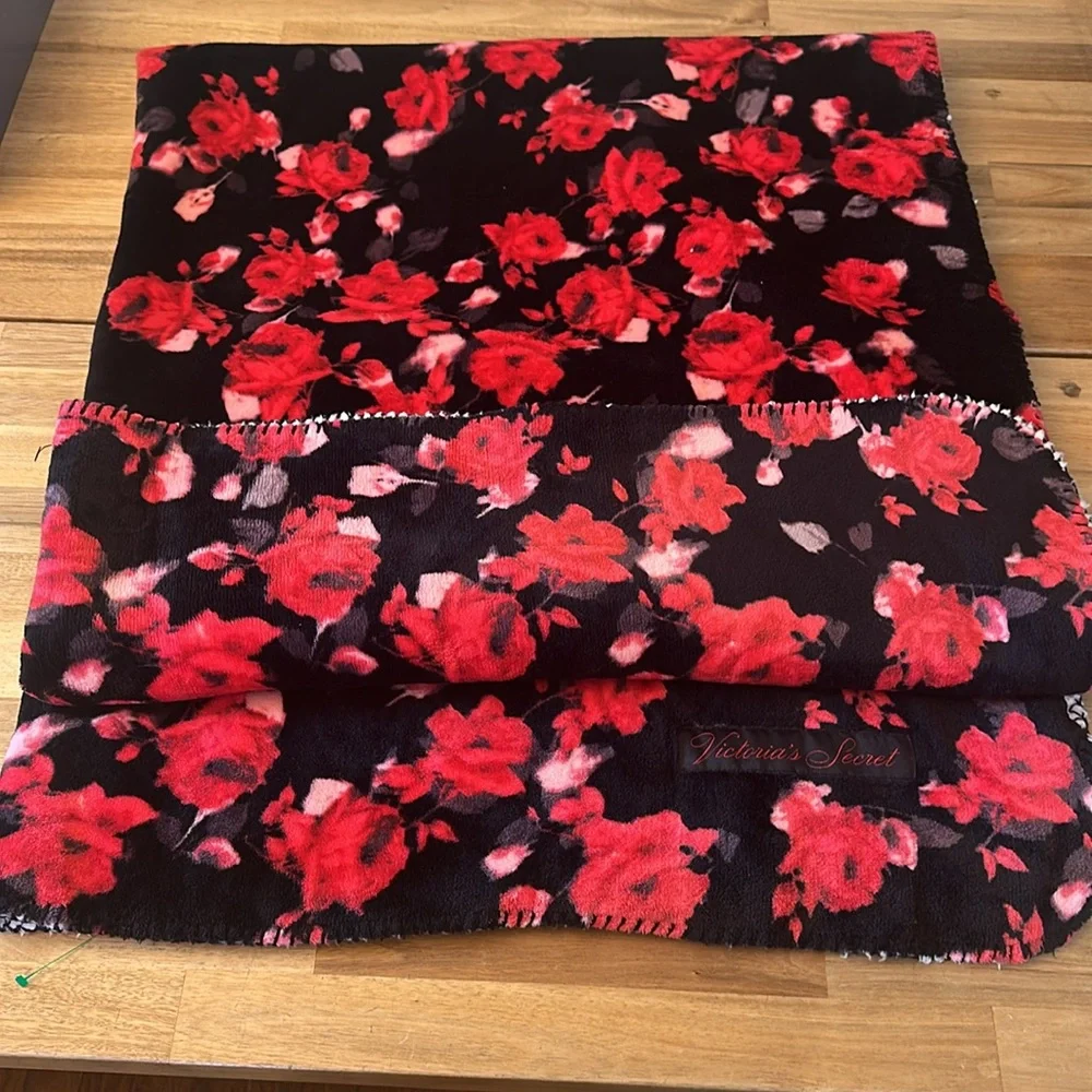 VICTORIAS SECRET sherpa blanket